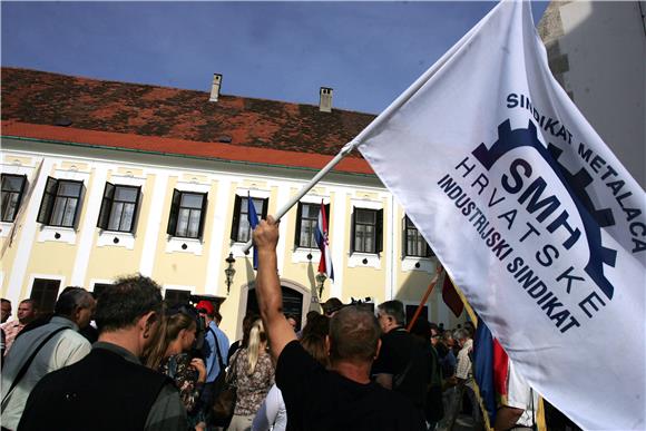 Radnici RIZ-Odašiljača prosvjeduju na Markovom trgu                                                                                                                                                                                             