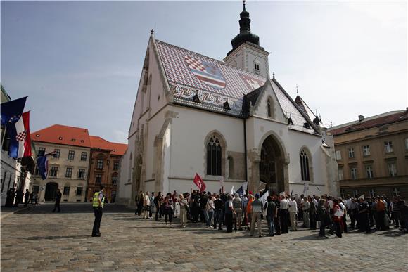 Radnici RIZ-Odašiljača prosvjeduju na Markovom trgu                                                                                                                                                                                             