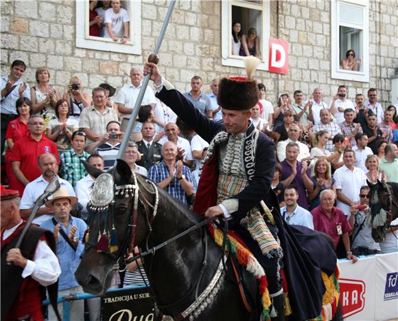 Alen Filipović Grčić slavodobitnik 297. Sinjske alke                                                                                                                                                                                            