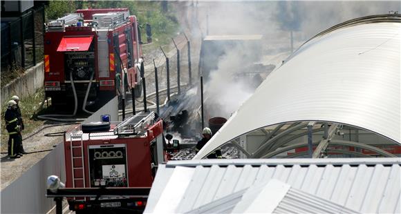 Požar na skladištu papira i paleta u Sesvetama                                                                                                                                                                                                  