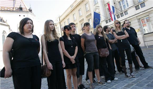 Konferencija za medije Mreže mladih Hrvatske na Markovom trgu                                                                                                                                                                                   