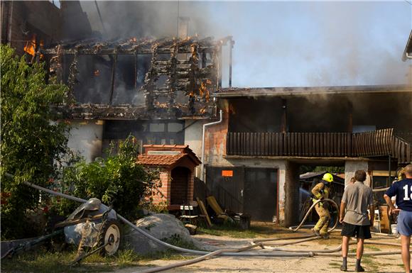 U požaru u Karlovcu izgorjela jedna kuća                                                                                                                                                                                                        