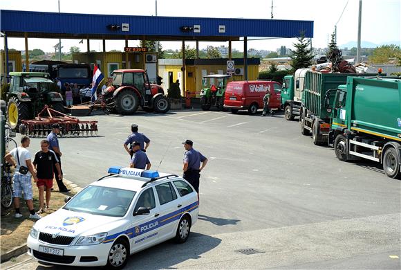 Jakuševčani blokirali kamione 'Čistoće'                                                                                                                                                                                                         