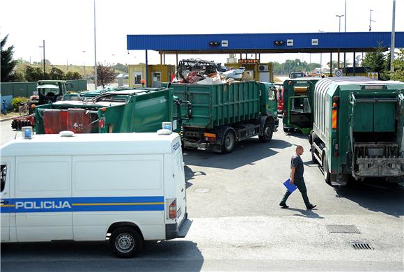 Jakuševčani blokirali kamione 'Čistoće'                                                                                                                                                                                                         