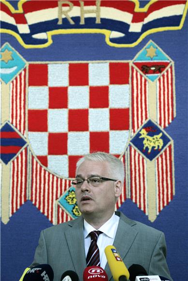 Josipović: bezrezervno poštivati sve žrtve totalitarnih i autoritarnih poredaka                                                                                                                                                                 