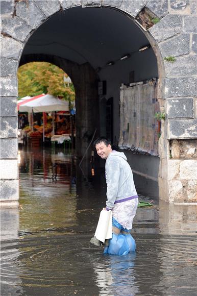 Jako nevrijeme zahvatilo Zadar, poplavljeni objekti                                                                                                                                                                                             