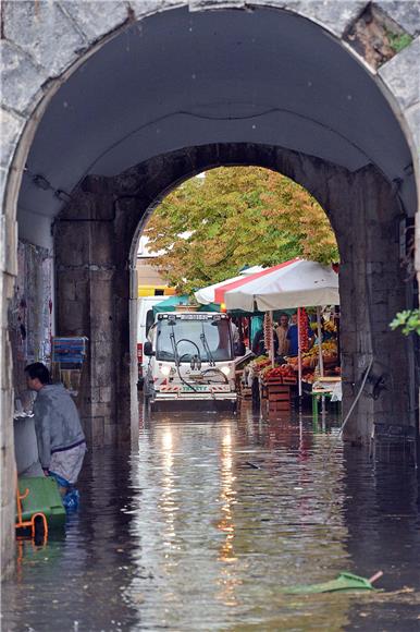 Jako nevrijeme zahvatilo Zadar, poplavljeni objekti                                                                                                                                                                                             