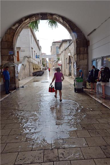 Jako nevrijeme zahvatilo Zadar, poplavljeni objekti                                                                                                                                                                                             