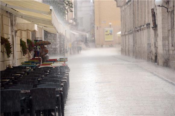 Jako nevrijeme zahvatilo Zadar, poplavljeni objekti                                                                                                                                                                                             