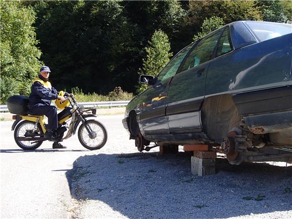 I samoborski poštari u Eko akciji čišćenja auto olupina                                                                                                                                                                                         