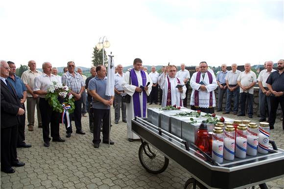 Pokop tijela petorice ekshumiranih domobrana                                                                                                                                                                                                    