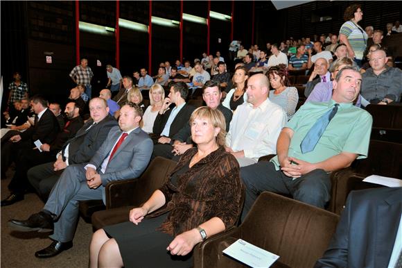 Ruža Tomašić na izbornom zboru HSP-a Ante Starčević u Splitu                                                                                                                                                                                    