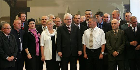 Predsjednik Josipović primio izaslanstvo Udruge veterana 5. gardijske brigade                                                                                                                                                                   