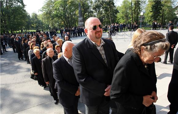 Na Mirogoju izložen lijes s tijelom pokojnog Borisa Šprema                                                                                                                                                                                      