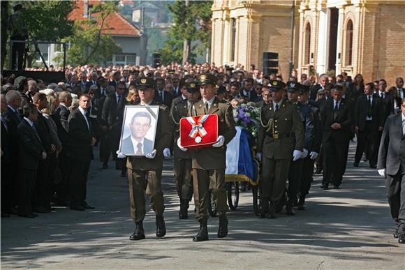 Na Mirogoju počela ceremonija posljednjeg ispraća Borisa Šprema                                                                                                                                                                                 