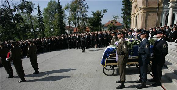 Na Mirogoju počela ceremonija posljednjeg ispraća Borisa Šprema                                                                                                                                                                                 