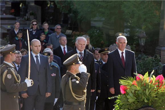 Polaganje vijenaca u prigodi Dana neovisnosti                                                                                                                                                                                                   