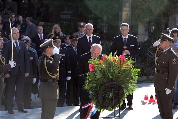 Polaganje vijenaca u prigodi Dana neovisnosti                                                                                                                                                                                                   