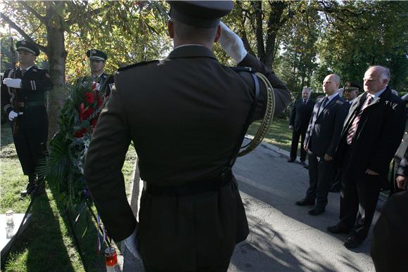 Polaganje vijenaca u prigodi Dana neovisnosti                                                                                                                                                                                                   