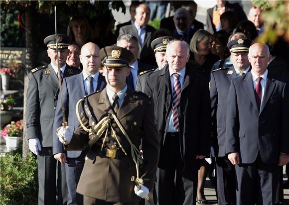 Polaganje vijenaca u prigodi Dana neovisnosti                                                                                                                                                                                                   