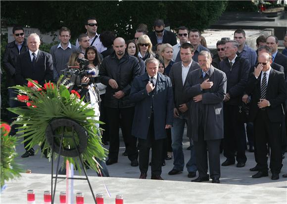 Polaganje vijenaca u prigodi Dana neovisnosti                                                                                                                                                                                                   