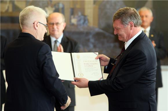 Predsjednik Josipović odlikovao osvajače medalja s Olimpijskih i Paraolimpijskih igara u Londonu                                                                                                                                                