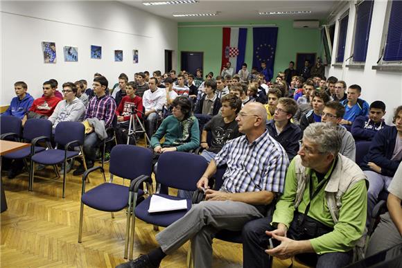 Hrvatski srednjoškolci komunicirat će s astronautima na Međunarodnoj svemirskoj postaji ISS                                                                                                                                                     