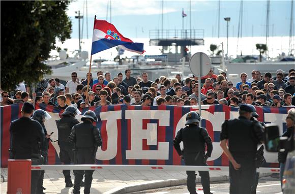 Torcida se okupila ispred zgrade splitskog poglavarstva                                                                                                                                                                                         