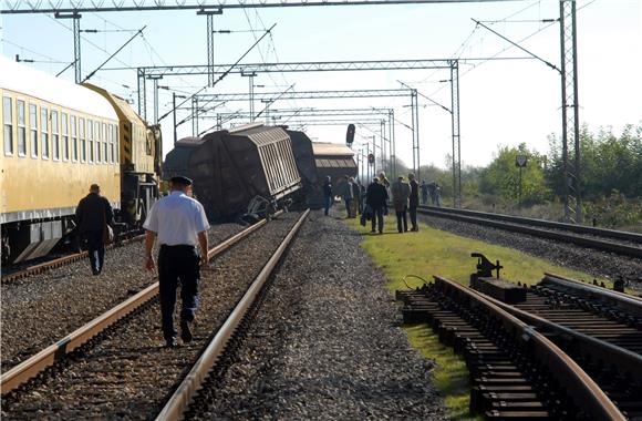 12 teretnih vagona iskočilo iz tračnica kod Starog Petrovog Sela                                                                                                                                                                                