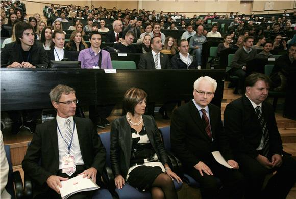 Predsjednik Josipović na Godišnjoj ekonomskoj konferenciji 2012.                                                                                                                                                                                