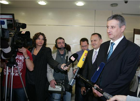 Karamarko: Bilo je vrijeme da guverner HNB-a nešto kaže                                                                                                                                                                                         