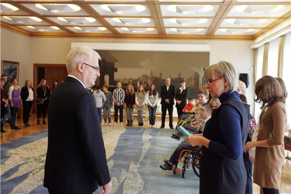 Predsjednik Josipović s građanima na kavi 27.10.2012.                                                                                                                                                                                           