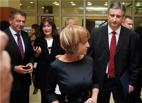 Karamarko Mladeži: ne nasjedajte na poruke o krivnji HDZ-a                                                                                                                                                                                      