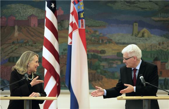 Clinton podupire ulazak Hrvatske u EU 1. srpnja 2013.                                                                                                                                                                                           