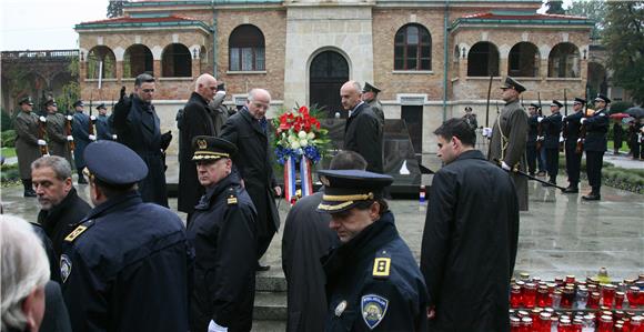 Zajedničke vijence predsjednika države, Sabora i Vlade položio predsjednik Sabora J. Leko                                                                                                                                                       