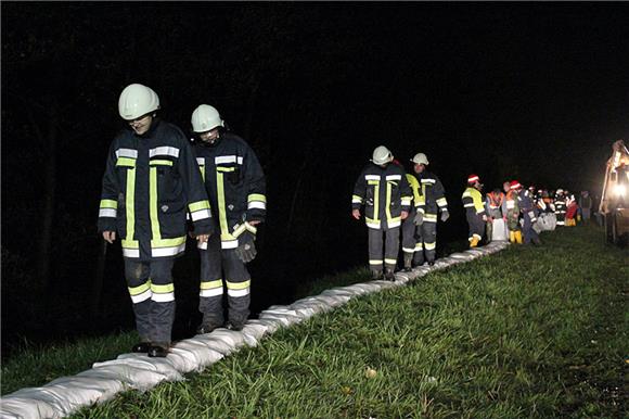 Na području Velike Gorice podignut zečji nasip; vodeni val između 16 i 17 sati                                                                                                                                                                  