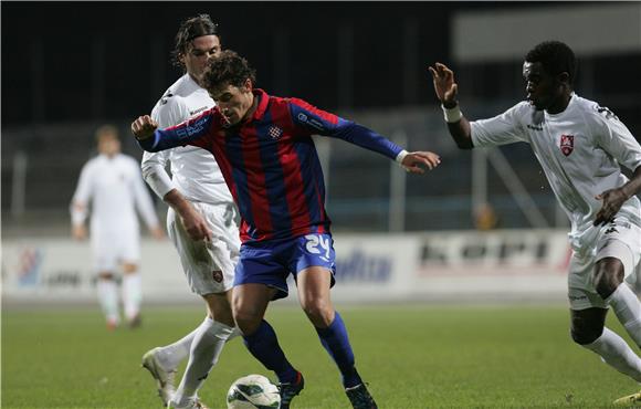 Zagreb - Hajduk 0-0 (poluvrijeme)                                                                                                                                                                                                               