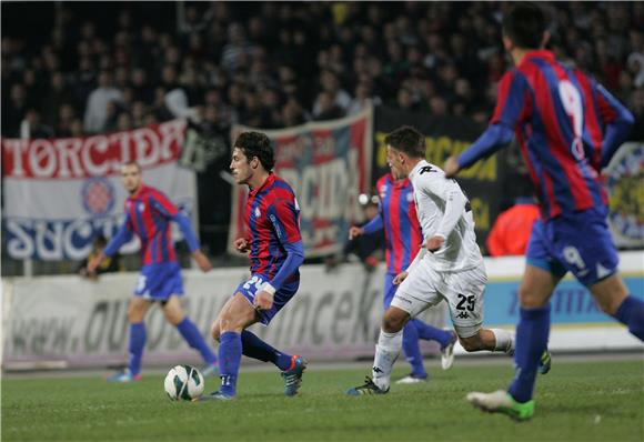 Zagreb - Hajduk 0-0 (poluvrijeme)                                                                                                                                                                                                               