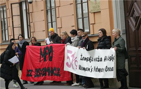 Ženska mreža Hrvatske ispred Ustavnog suda                                                                                                                                                                                                      