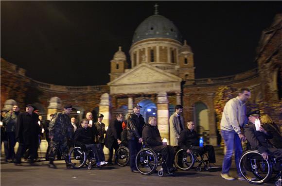 Branitelji položili vijence na Zidu boli uoči objave presude Gotovini i Markaču                                                                                                                                                                 