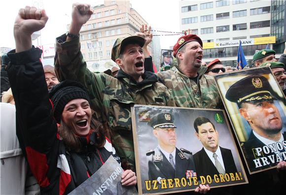 Javno gledanje izricanja presude generalima Anti Gotovini i Mladenu Markaču                                                                                                                                                                     