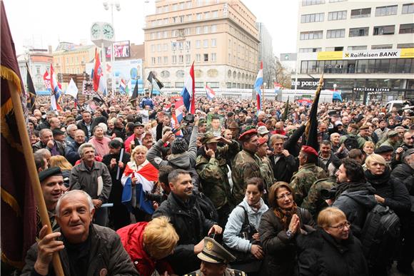 Oduševljenje na Trg bana Jelačića nakon oslobađajuće presude generalima                                                                                                                                                                         