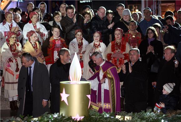 Bandić zapalio prvu adventsku svijeću na Manduševcu                                                                                                                                                                                             