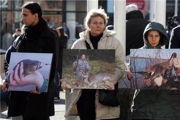 Izložba fotografija Prijatelja životinja s 'kadrovima lova' na Trgu bana Jelačića                                                                                                                                                               