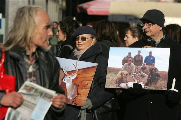 Izložba fotografija Prijatelja životinja s 'kadrovima lova' na Trgu bana Jelačića                                                                                                                                                               