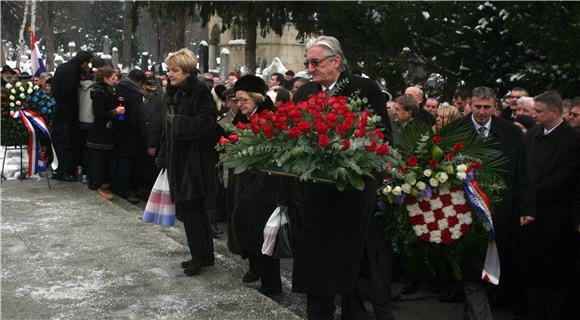 Izaslanstvo HDZ-a položilo vijence na grob Franje Tuđmana                                                                                                                                                                                       