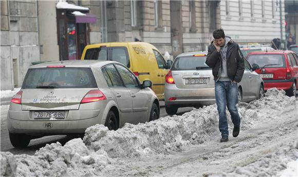 I dalje problemi sa snijegom u Zagrebu                                                                                                                                                                                                          