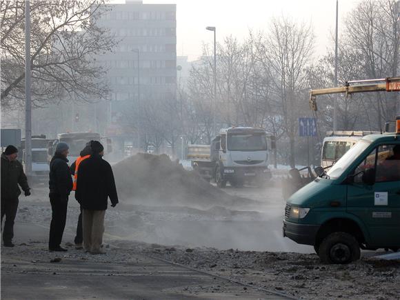 U tijeku popravak magistralne vodovodne cijevi                                                                                                                                                                                                  