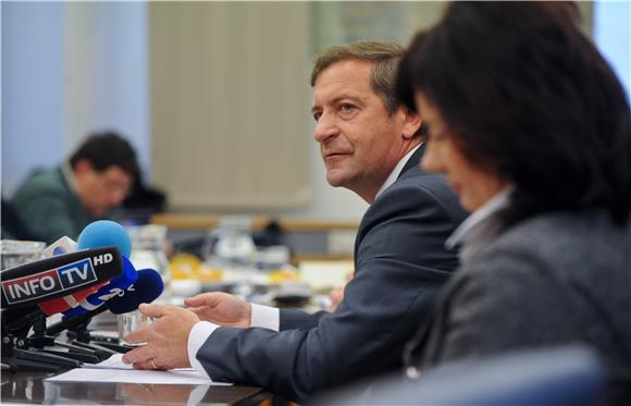 Erjavec: mandat Arharu do kraja 2013., mogućnost slovenske blokade postoji                                                                                                                                                                      