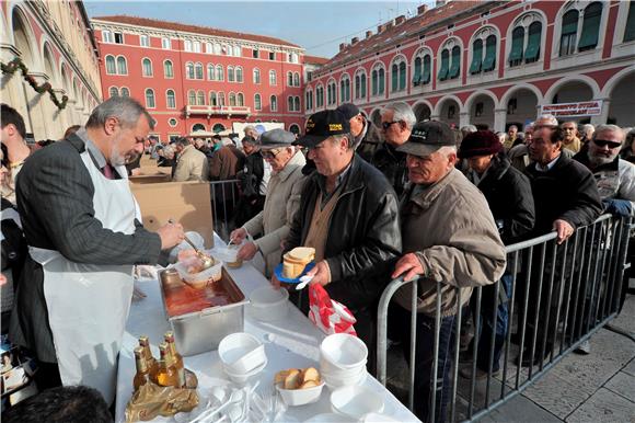 Na Prokurativama podijeljeno 5000 porcija bakalara                                                                                                                                                                                              